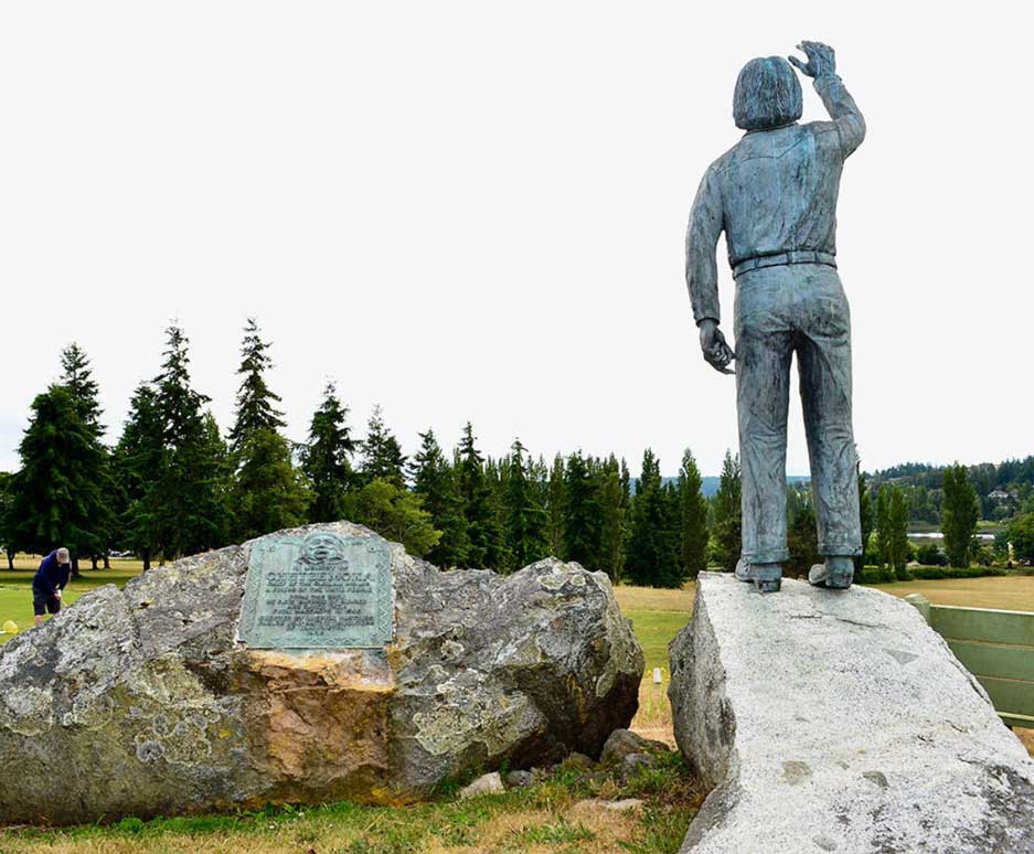 Erratic with Chief Chetzemoka plaque