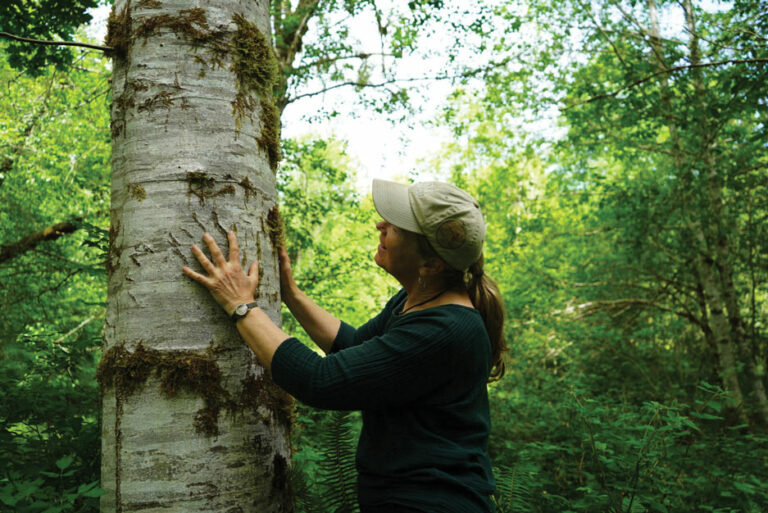 Sarah Spaeth and Bear Marks on a Tree. Photo by Jessica Plumb.